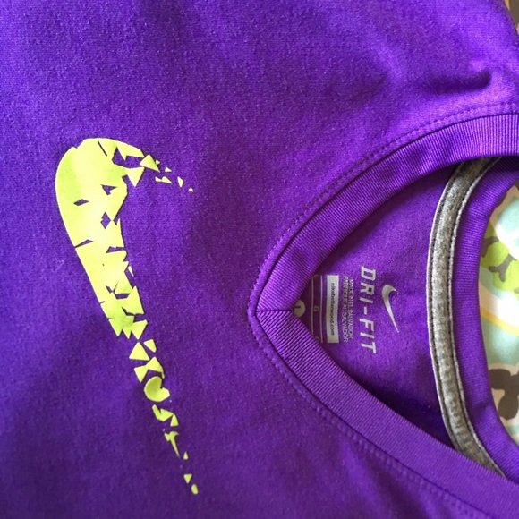 Girls Nike shirts - Picture 2 of 6